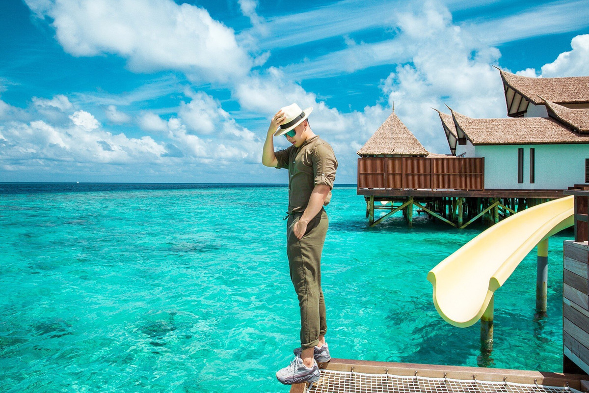 Trước ồn ào trên, không ít người tỏ ra bất ngờ bởi Vũ Khắc Tiệp vốn được biết đến với vai trò "ông bầu" của những chân dài đình đám cùng khối đồ hiệu và các chuyến du lịch xa xỉ.