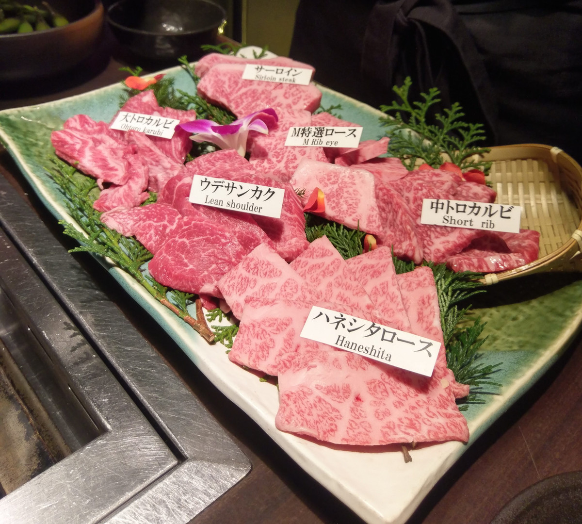 Một con bò Matsusaka 3 tuổi, nặng 678kg được bán với giá 50 vạn NDT (khoảng 1,7 tỷ đồng) trở thành con bò đắt nhất trên thế giới.