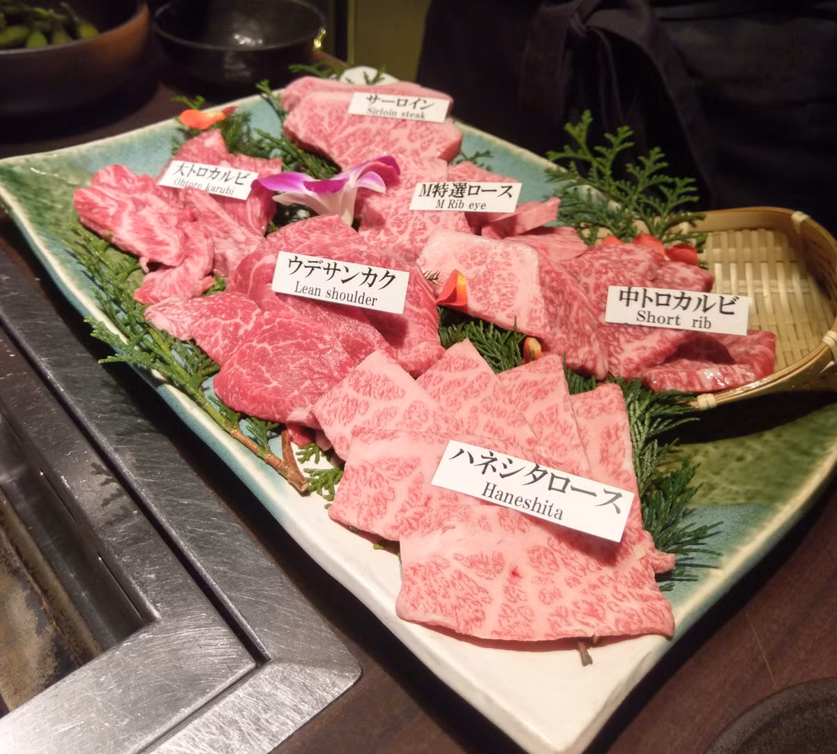 Một con bò Matsusaka 3 tuổi, nặng 678kg được bán với giá 50 vạn NDT (khoảng 1,7 tỷ đồng) trở thành con bò đắt nhất trên thế giới.