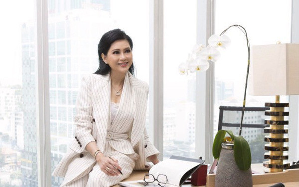 Nói đến mẹ chồng quyền lực nhất sao Việt không thể nào bỏ qua bà Lê Hồng Thủy Tiên - vợ tỷ phú Johnathan Hạnh Nguyễn, cũng là mẹ chồng Tăng Thanh Hà. Ảnh: Zing.