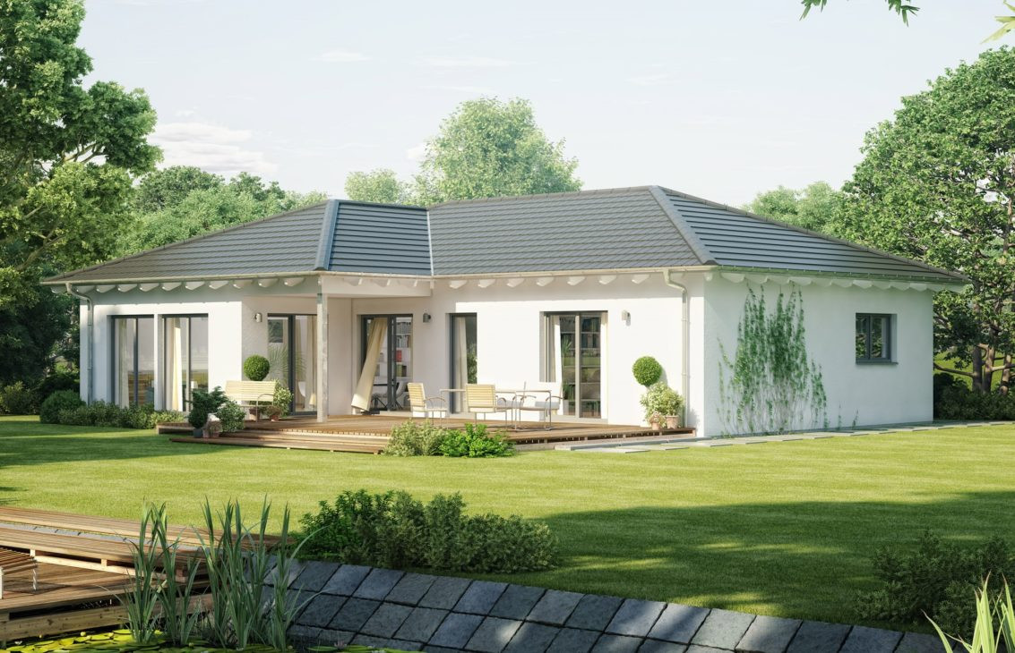 Sân cỏ phía trước thiết kế khá rộng và thoáng, từ đó có thể đón nhận được nhiều ánh sáng tự nhiên và gió thoáng cho công trình. Ảnh: Wedo.