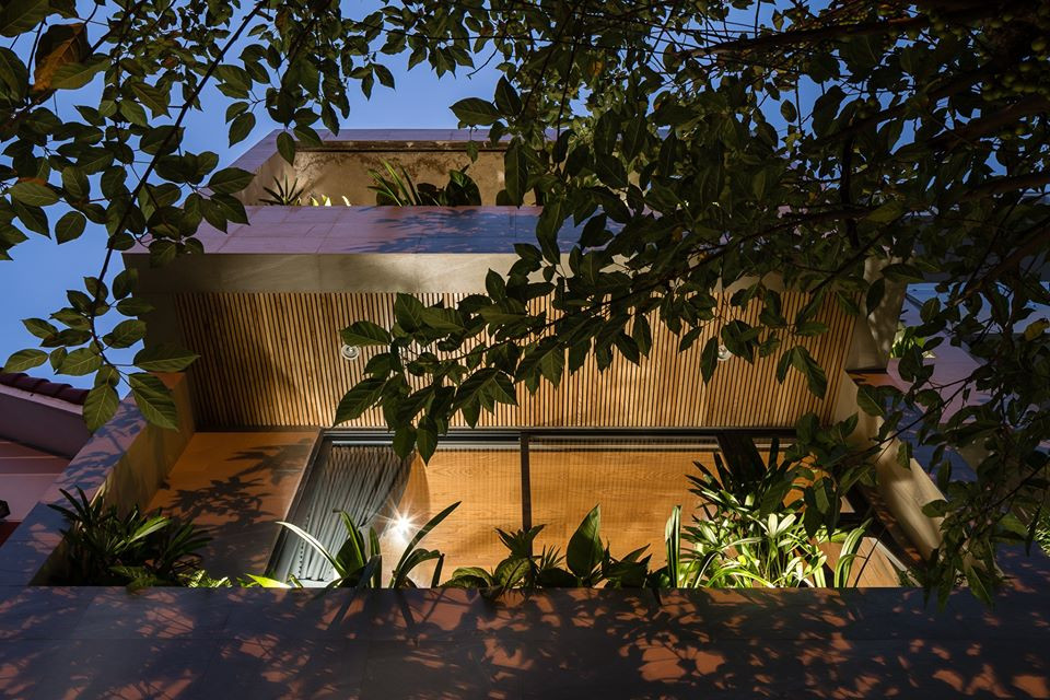 Các không gian kết nối với nhau giúp tiết kiệm phần nào chi phí tiêu thụ điện năng cho gia đình. Nguồn ảnh: Quang Dam.