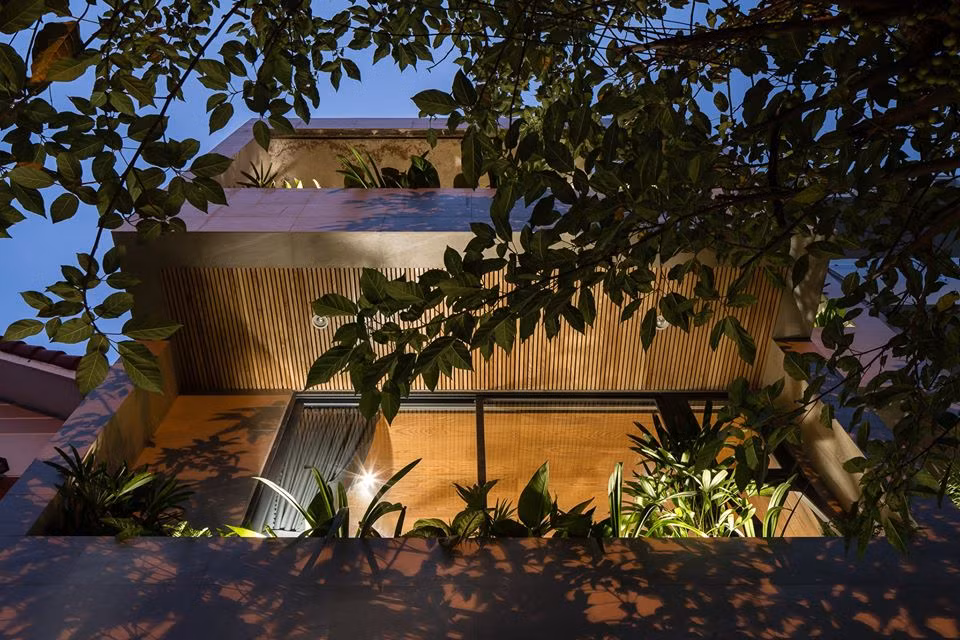 Các không gian kết nối với nhau giúp tiết kiệm phần nào chi phí tiêu thụ điện năng cho gia đình. Nguồn ảnh: Quang Dam.