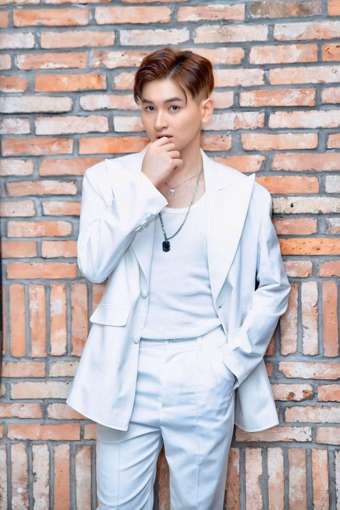 Ve thu sinh cua con trai nuoi Minh Nhi gay chu y trong 'Phuong Khau'