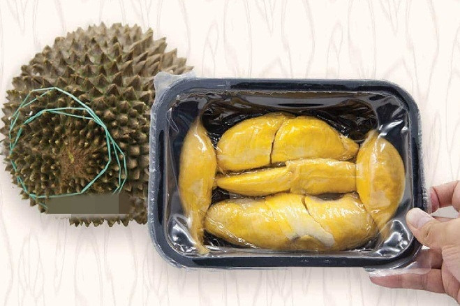 Theo đó, sầu riêng Musang King tách múi, đông lạnh và đóng gói 400g nhập khẩu hiện có giá từ 1,2 – 1,6 triệu đồng/kg. Ảnh: Vinfruits.