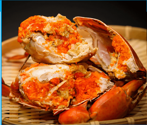 Thêm nữa, gạch cua cốm, thực ra là lớp chất dinh dưỡng cua tích lũy để sử dụng dần trong thời gian trú ẩn sau khi lột, rất béo và bùi, không bị cứng và ăn dễ gây ngán như ở con cua gạch. Ảnh: Vuacuangon.