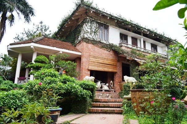 3. Ngôi nhà phủ xanh ở quận Tây Hồ. Căn nhà vườn có diện tích 500 m2 nằm sâu trong con ngõ trên đường An Dương (quận Tây Hồ, Hà Nội). (Ảnh: Người lao động)