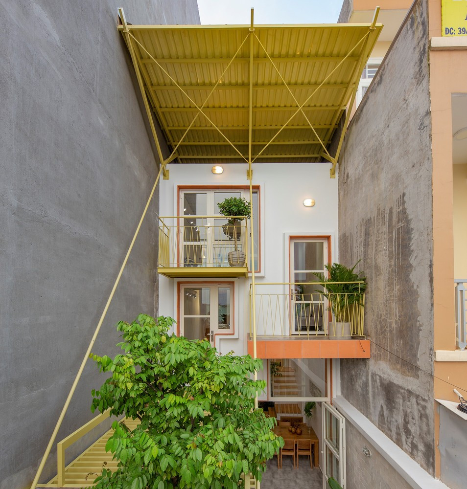 Khoảng cách đệm giữa các mái nhà làm giảm đáng kể thông lượng nhiệt vào nhà.