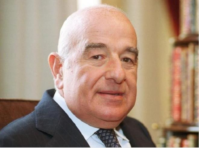 Joseph Safra là người Brazil nhưng có nguồn gốc từ Syria và Lebanon. Joseph Safra là đại gia giàu nhất thế giới trong ngành ngân hàng. Theo Forbes, năm ngoái, Joseph Safra kiếm được khoảng 3 tỷ USD.