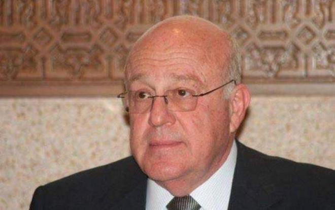 Taha Mikati cùng với anh trai Najib Mikati sáng lập Tập đoàn M1 có trụ sở tại Beirut. Ông hiện sở hữu 2,2 tỷ USD.