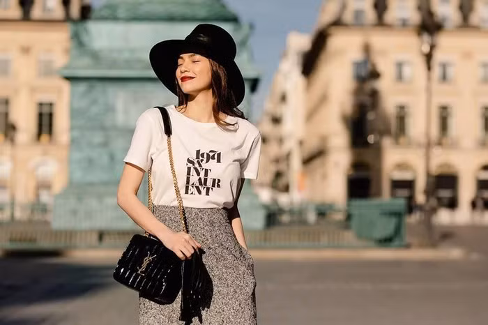 Mỗi lần xuất hiện trước công chúng, nữ ca sĩ luôn trở thành tâm điểm bởi phong cách thời trang đẳng cấp đến từ những thương hiệu cao cấp hàng đầu thế giới như Chanel, Gucci, Dolce&amp;Gabbana, Valentino...Ảnh: FBNV.