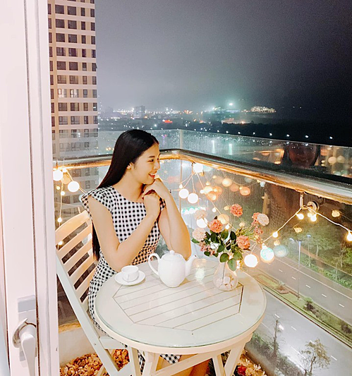 Hoa hậu Ngọc Hân sở hữu căn hộ có vị trí đắc địa với view nhìn thẳng ra Vịnh Hạ Long. Ảnh: FBNV.