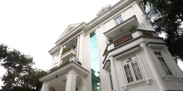 Do biet thu ven song dep nhu mo cua cac nang hau Viet