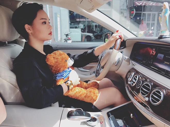 Ở tuổi 29, Miu Lê đã mua được nhà và xe hơi riêng mà không cần ai hỗ trợ sau gần 10 năm hoạt động nghệ thuật.