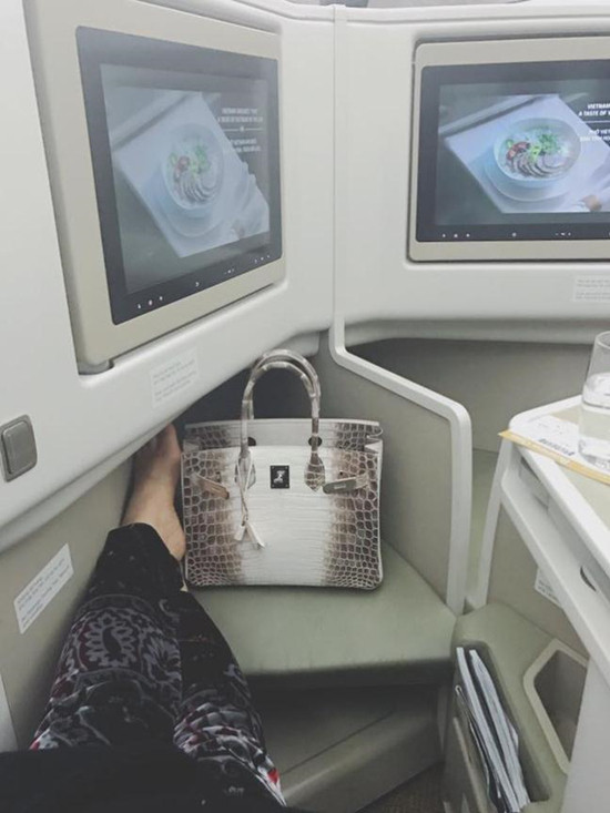 Trong bộ sưu tập hàng hiệu của Miu Lê có chiếc túi Himalayan Hermes Birkin vương giả, giá 2,5 tỷ đồng.