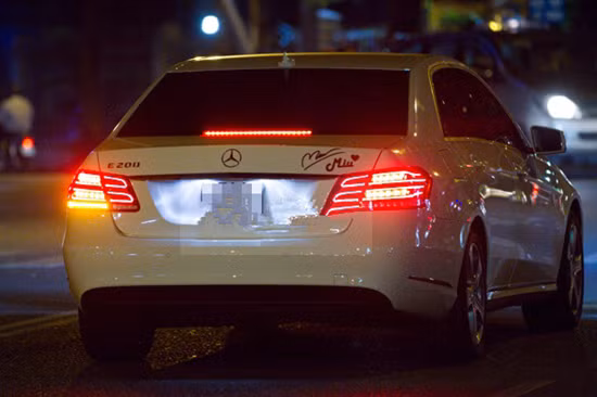 Thời điểm mới nổi tiếng, Miu Lê thường di chuyển bằng chiếc Mercedes-Benz E200 có giá 1,9 tỷ đồng.