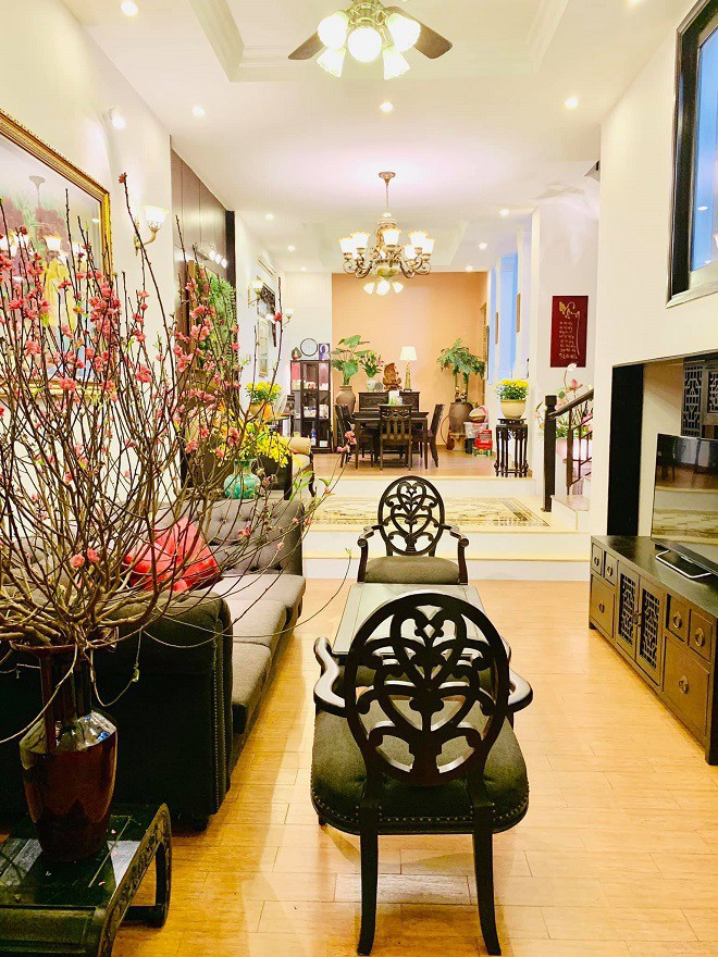 Nữ danh hài sở hữu hai căn nhà tiền tỷ ở cả Việt Nam và Mỹ. Trong đó, căn nhà nằm ngay mặt tiền ở quận 10 (TP HCM) có giá trị khoảng gần 10 tỷ đồng. Ảnh: Tiền phong.