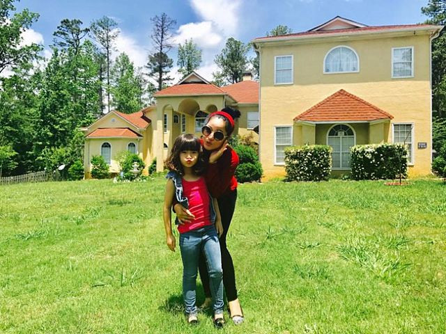 Khoảng sân vườn là không gian yêu thích của Thúy Nga. Cô thường trồng nhiều loại cây và dành nhiều thời gian chăm sóc. Ảnh: FBNV.