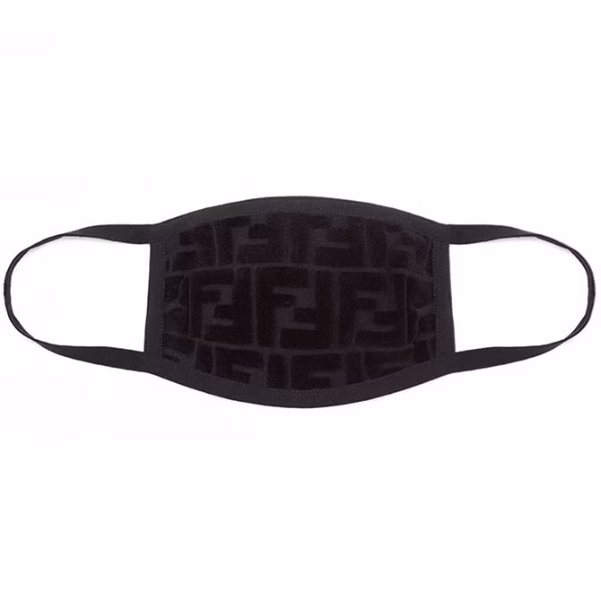 Fendi cũng chạy theo trào lưu khẩu trang in logo thương hiệu. Khẩu trang của hãng được thiết kế khá đơn giản với tông màu đen cùng lớp vải in họa tiết monogram, có giá 270 USD (6,2 triệu đồng). Ảnh: Farfetch.