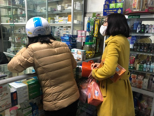 Một số người tỏ ra tiếc nuối vì không thể mua được loại khẩu trang như ý.