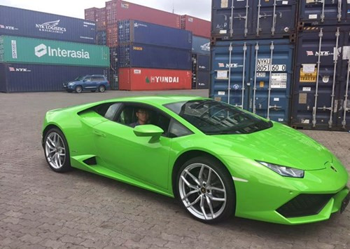 Một trong những siêu xe Lamborghini Huracan màu xanh cốm đầu tiên về Việt Nam thuộc sở hữu của Phan Thành.