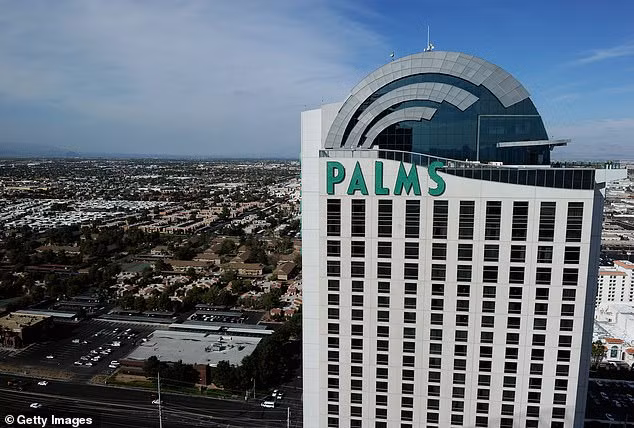 Theo Daily Mail, Empathy Suite tại Palms Casino Resort (Mỹ) hiện là căn phòng khách sạn đắt nhất thế giới với mức giá 100.000 USD (khoảng 2,3 tỷ đồng) mỗi đêm.