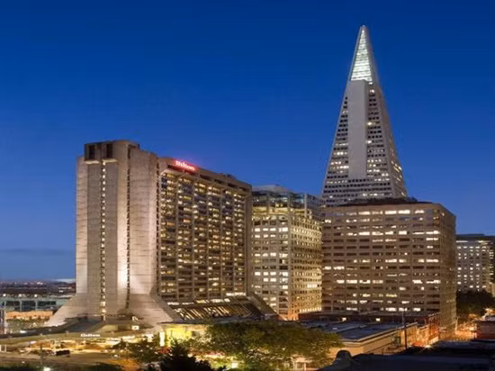 Vợ chồng Hà Phương - Chính Chu sống trong biệt thư to như toà lâu đài và sở hữu căn penthouse ở tầng 89 và nửa tầng 90 của tòa tháp Trump World Tower.