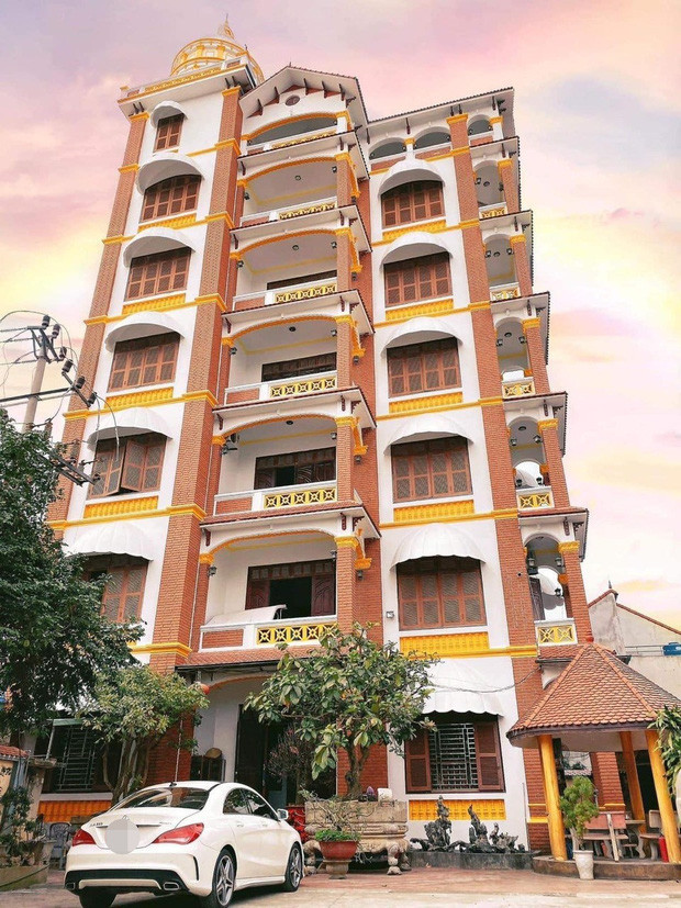 Theo một nguồn tin tiết lộ, gia đình Trọng Hưng sở hữu hai căn biệt thự, một căn ở Hưng Yên cao 7 tầng, thiết kế nguy nga tráng lệ. Ảnh: Pháp luật &amp; bạn đọc.