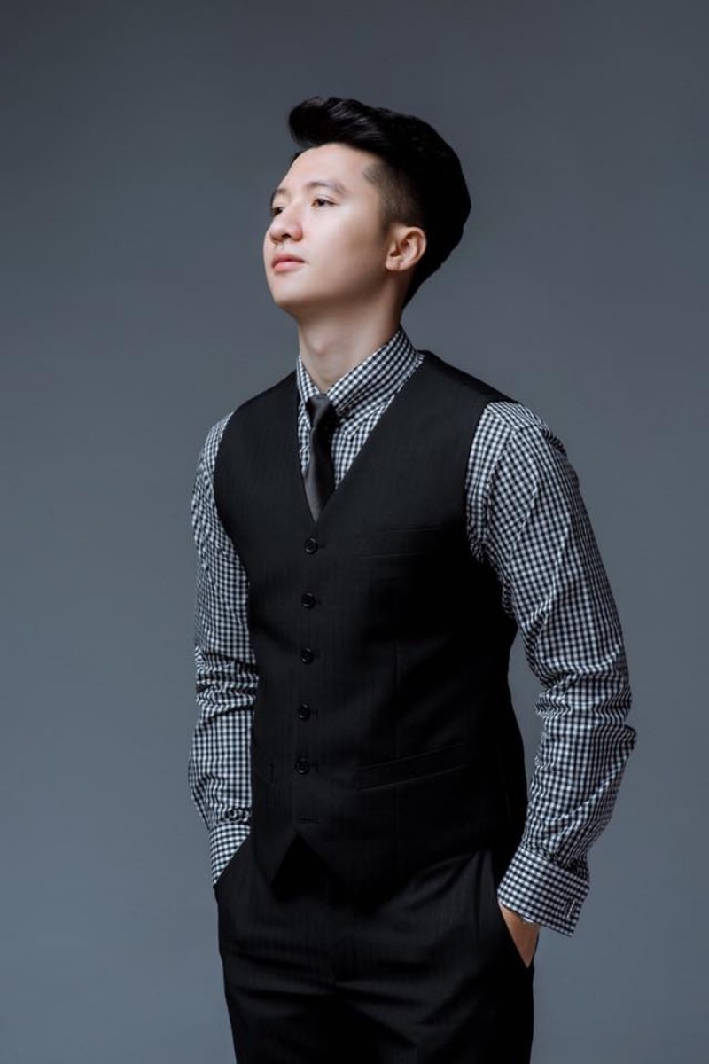 Nếu như Ầu Hà My sinh ra trong gia đình giàu có, bố mẹ cô đều kinh doanh lĩnh vực khách sạn thì bố Trọng Hưng cũng là một người có nhiều năm kinh doanh ô tô. Ảnh: Internet.