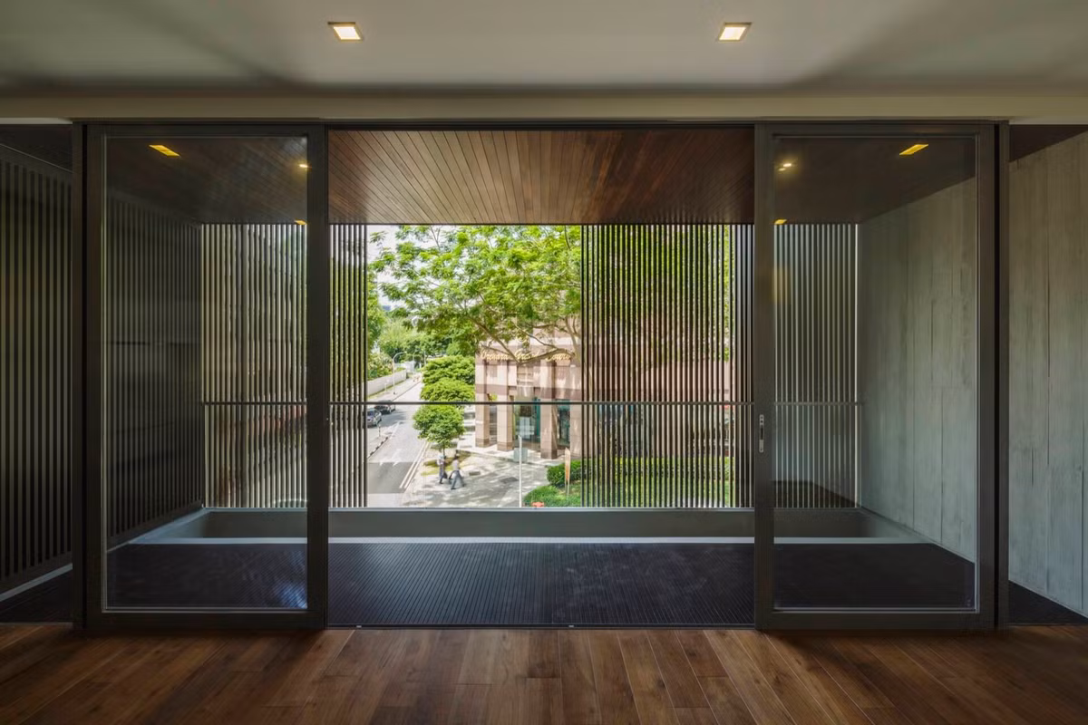 Từ tầng thứ hai trở lên, không gian đều thiết kế giống nhau và được phân chia thành nhiều phòng để cho thuê.