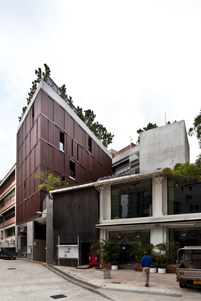 Man nhan ngoi nha nhu “thien duong xanh ngat” giua pho thi dong duc