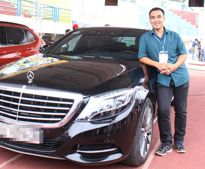 Trước đó, Quyền Linh đã sở hữu chiếc xế hộp 6 tỷ Mercedes màu đen. Ảnh: Dân Việt.