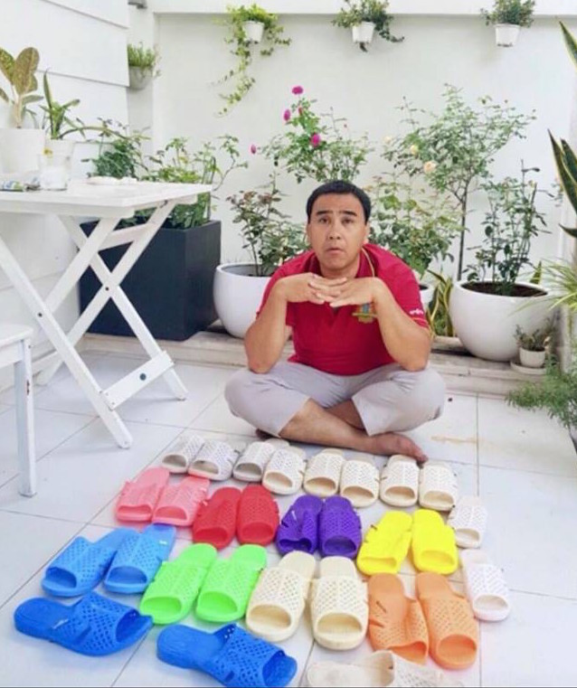 Dù vậy, Quyền Linh có lối sống khá giả dị. Anh không đua đòi hàng hiệu. Ảnh: FBNV.