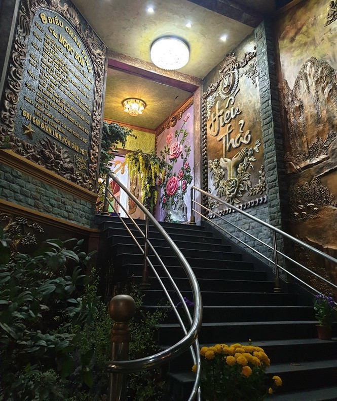 Căn biệt thự bề thế của danh ca Ngọc Sơn trị giá khoảng 1.000 cây vàng thời mới xây xong, giá trị hiện tại ước tính khoảng vài trăm tỷ đồng. Ảnh: Vietnamnet.