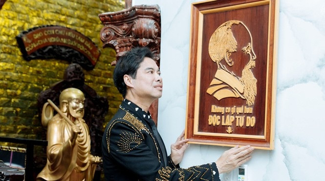 Tuy nhiên, chính nam danh ca cũng không nhớ con số chính xác vì thời điểm mua nhà cách đây khá lâu và đã nhiều lần sửa chữa, sắm sửa nội thất đắt tiền. Ảnh: Vietnamnet.