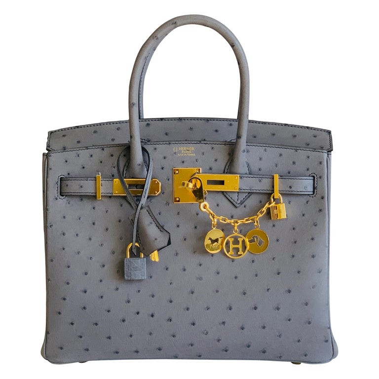 Thierry Hermès thành lập công ty vào năm 1837 như một xưởng khai thác ở Paris. Ban đầu, mục đích của ông là phục vụ nhu cầu của các nhà quý tộc châu Âu.