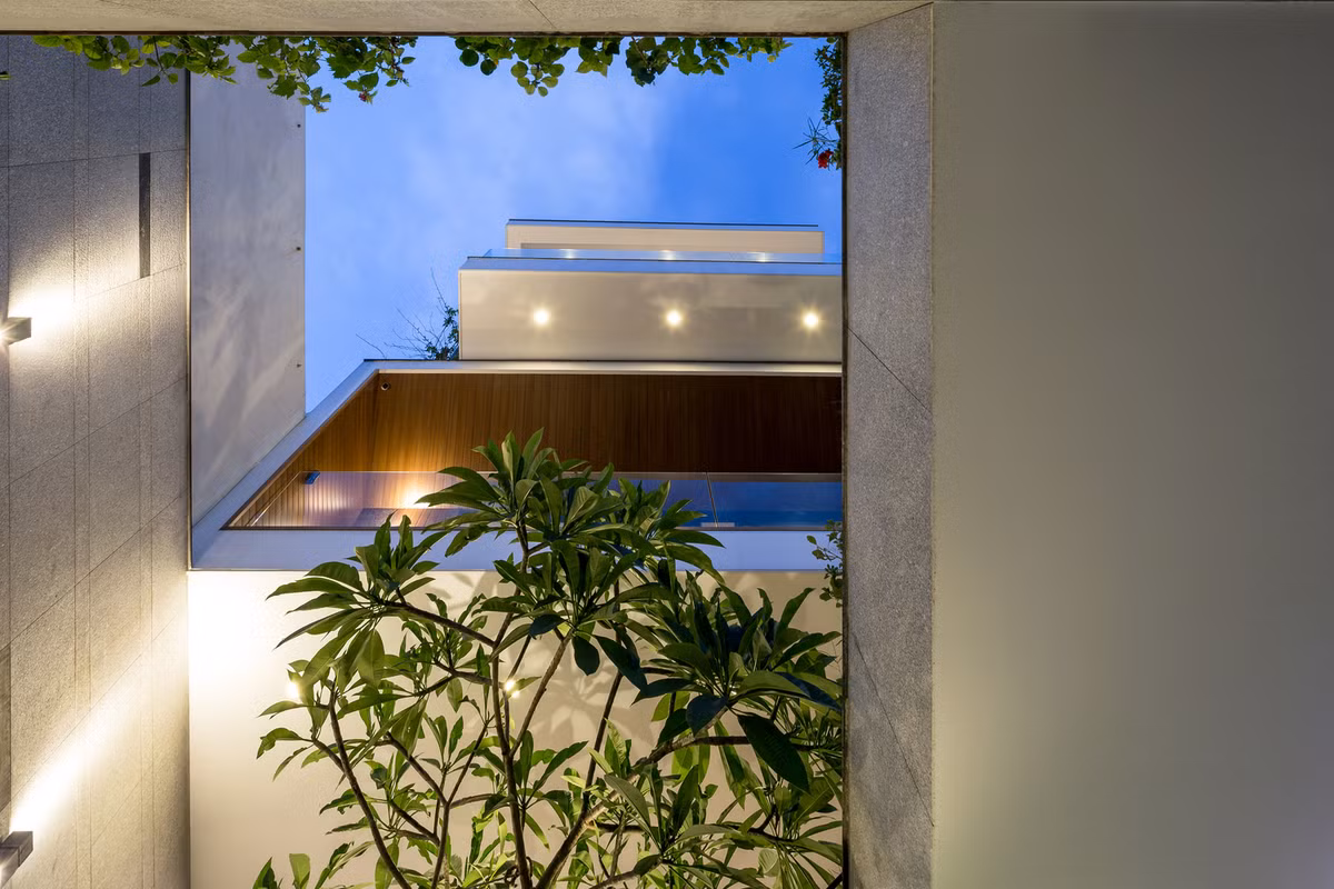 Vì vậy, các kiến trúc sư đã phân tích chi tiết đặc điểm môi trường - khí hậu và đưa ra một đề xuất hoàn toàn thỏa mãn cho nhà đầu tư.