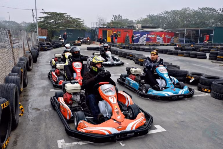 Khoảng 2 năm trở lại đây, giới trẻ đam mê tốc độ Hà Nội đặc biệt quan tâm tới bộ môn thể thao mới Go-Kart. Ảnh: Halotravel.