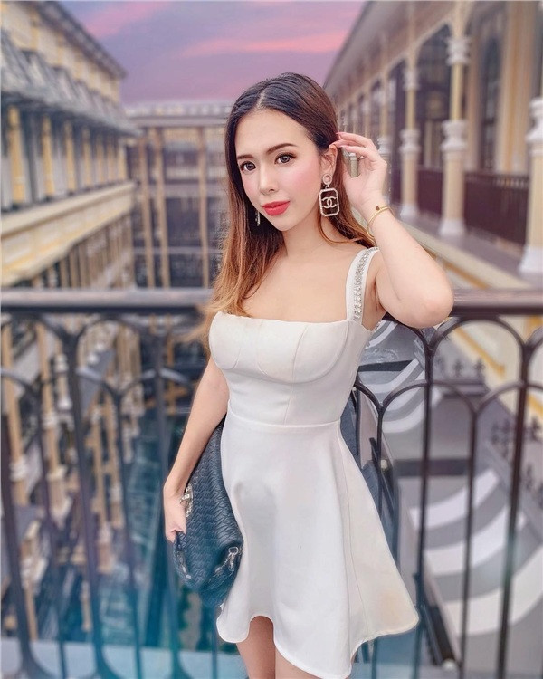 Là tiểu thư trong một gia đình khá giả tại Hà Nội, Lê Ngọc Phương Uyên có đầy đủ điều kiện để ăn mặc sành điệu, đi du lịch sang chảnh không phải nghĩ nhiều về chi phí.. Ảnh: Vietnamnet.