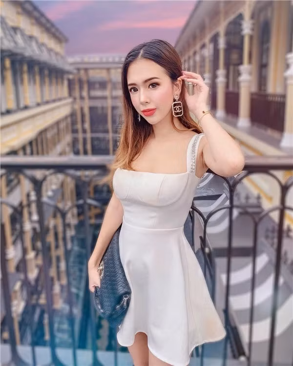 Là tiểu thư trong một gia đình khá giả tại Hà Nội, Lê Ngọc Phương Uyên có đầy đủ điều kiện để ăn mặc sành điệu, đi du lịch sang chảnh không phải nghĩ nhiều về chi phí.. Ảnh: Vietnamnet.