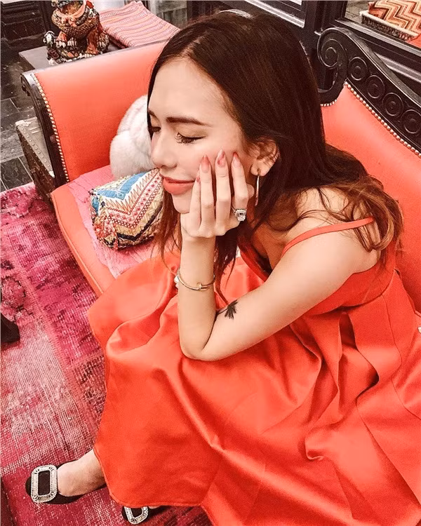 Tiểu thư Hà thành đặc biệt mê sưu tập đồ hiệu, thời trang và du lịch. Ảnh: Vietnamnet.