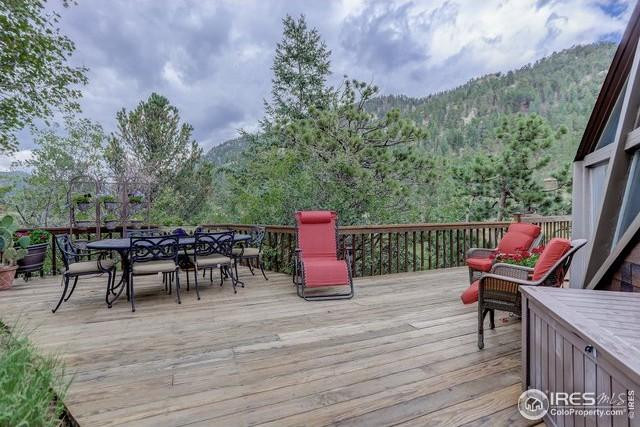 Ban công thư giãn. Nguồn ảnh: Viktor Folkers/ Rockin Media Video: Kiến trúc hiện đại cho ngôi nhà liền kề. Nguồn: VTC1