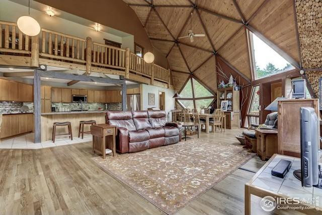 Được xây dựng vào năm 1973, ngôi nhà được chủ sở hữu hiện tại mua năm 1990 với giá chỉ 97.000 USD (2,2 tỷ đồng).