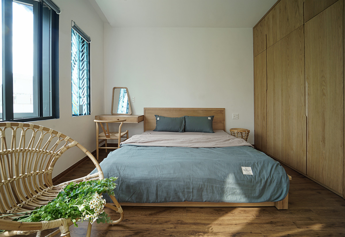 Giương ngủ ngập ánh nắng.