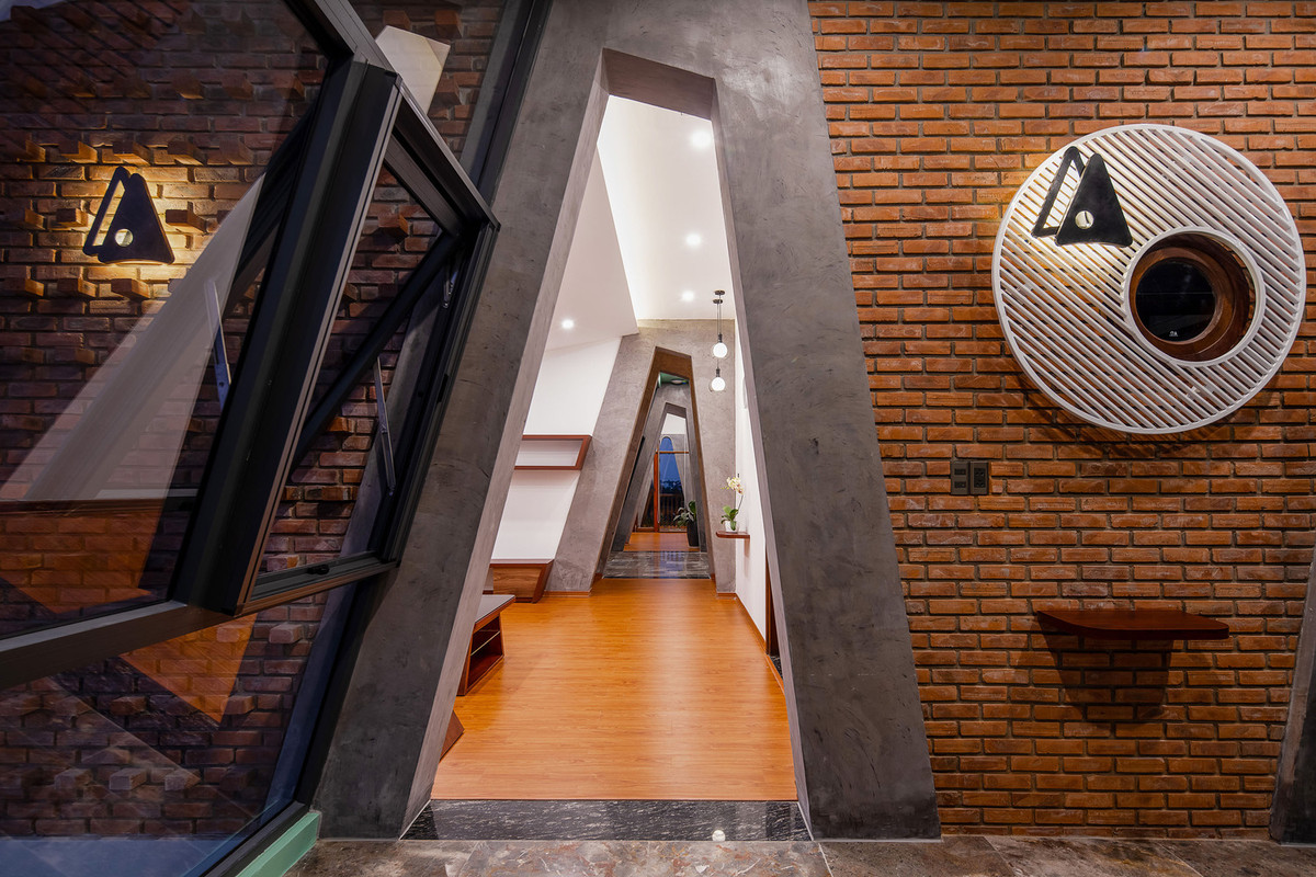 Tường gạch nung mang đến cảm giác thân thiện và ấm áp.