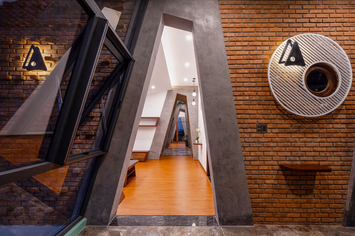 Tường gạch nung mang đến cảm giác thân thiện và ấm áp.