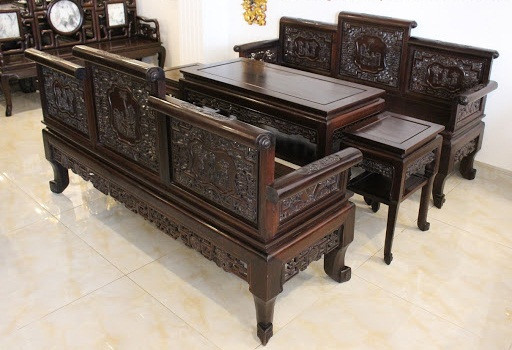 Bộ trường kỳ ngày nay cũng được các đại gia ưa chuộng nhưng nó không chỉ đơn thuần là gỗ mộc mà được chạm khắc hoa văn cầu kỳ, đẹp mắt và sang trọng. Ảnh: Facebook.