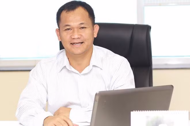 Gia đình ông Đoàn Nguyên Đức có 9 người nhưng anh em đại gia rất kín tiếng, duy chỉ có người em trai Đoàn Nguyên Thu là người sát cánh với bầu Đức nhất. Ông Thu làm việc tại HAGL từ năm 1999.