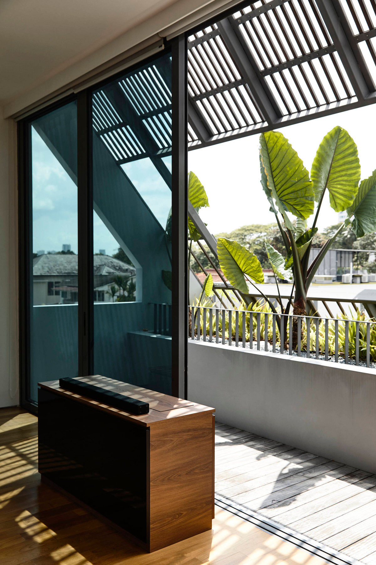 Trong phòng ngủ có không gian để sưởi nắng.