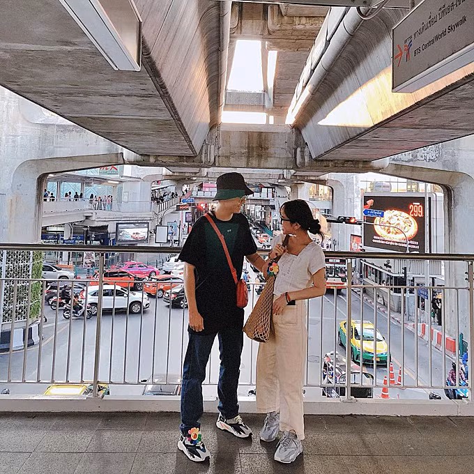 Joyce Phạm và chồng rất thích tới thủ đô Bangkok (Thái Lan) với vô số trung tâm thương mại, chợ đêm. Có thời điểm, cô nàng bay sang Bangkok vài lần trong tháng.